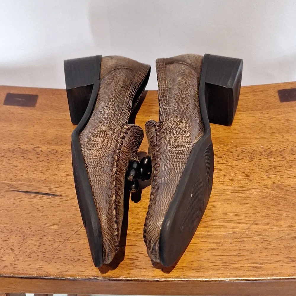 Stuart Weitzman brown faux alligator loafers with tassels size 6.5AA